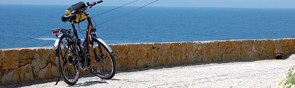 Parque E Bicicleta de Bicicleta junto ao Oceano Atlântico em Sintra - Portugal